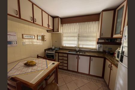 Casa à venda com 300m², 3 quartos e 2 vagas