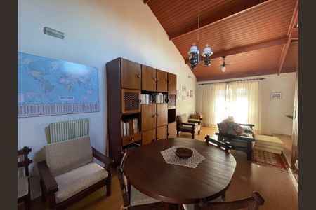 Casa à venda com 300m², 3 quartos e 2 vagas