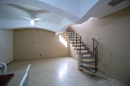 Casa para alugar com 280m², 3 quartos e 3 vagas Casa para alugar com 280m², 3 quartos e 3 vagasSala