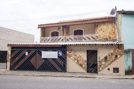 Casa para alugar com 280m², 3 quartos e 3 vagas Casa para alugar com 280m², 3 quartos e 3 vagasFachada