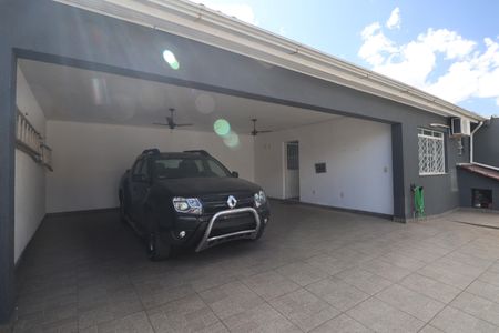 Casa à venda com 233m², 5 quartos e 4 vagasGaragem