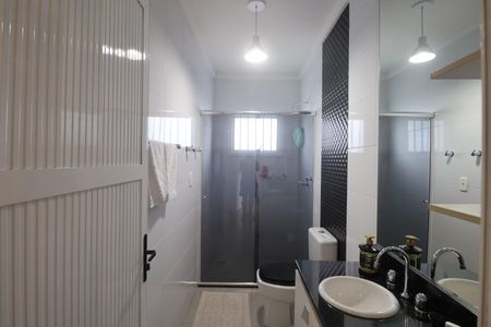 Casa à venda com 233m², 5 quartos e 4 vagasBanheiro 1