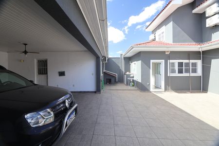 Casa à venda com 233m², 5 quartos e 4 vagasÁrea externa