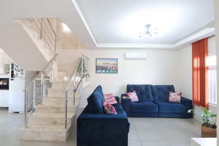 Sala de casa para alugar com 4 quartos, 323m² em Estância Velha, Canoas