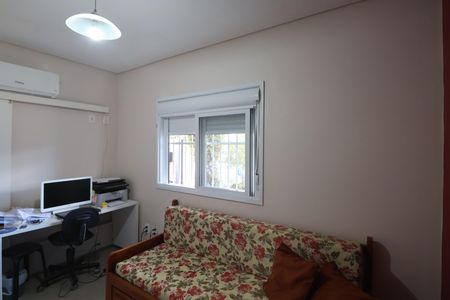 Casa à venda com 233m², 5 quartos e 4 vagasEscritório