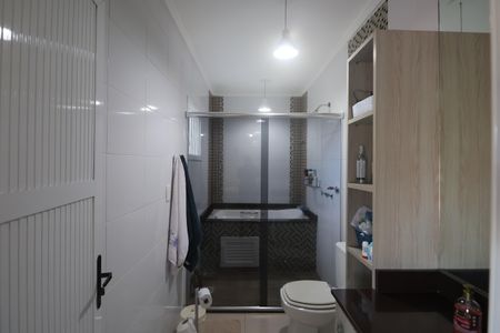 Casa à venda com 233m², 5 quartos e 4 vagasBanheiro da Suíte