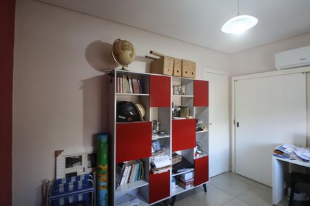 Casa à venda com 233m², 5 quartos e 4 vagasEscritório