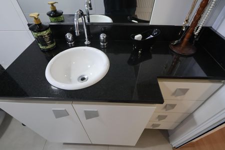 Casa à venda com 233m², 5 quartos e 4 vagasBanheiro 1