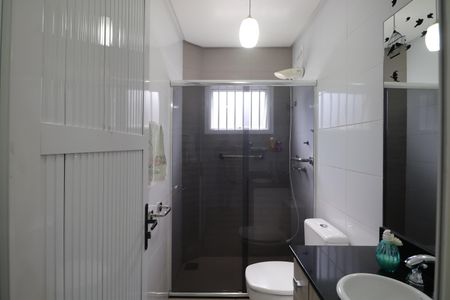 Casa à venda com 233m², 5 quartos e 4 vagasBanheiro 2