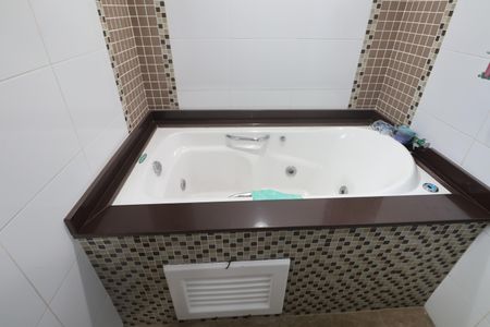 Casa à venda com 233m², 5 quartos e 4 vagasBanheiro da Suíte