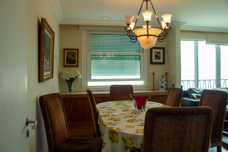 Apartamento à venda com 216m², 4 quartos e 1 vaga Apartamento à venda com 216m², 4 quartos e 1 vagaSala