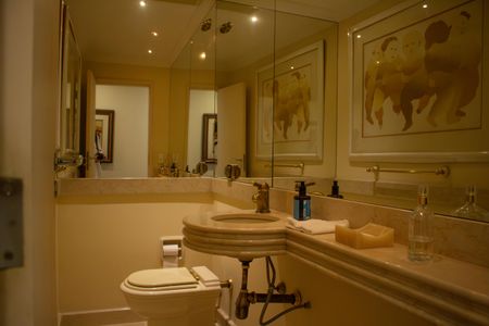 Apartamento à venda com 216m², 4 quartos e 1 vaga Apartamento à venda com 216m², 4 quartos e 1 vagaBanheiro do Quarto 3