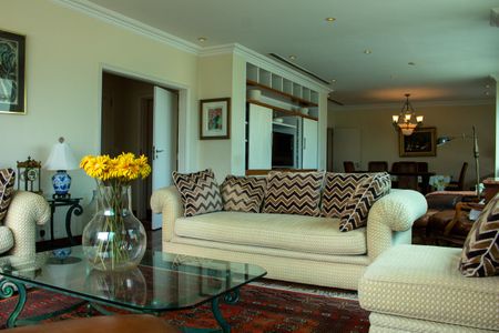 Apartamento à venda com 216m², 4 quartos e 1 vaga Apartamento à venda com 216m², 4 quartos e 1 vagaSala