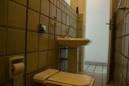 Apartamento à venda com 216m², 4 quartos e 1 vaga Apartamento à venda com 216m², 4 quartos e 1 vagaBanheiro de serviço