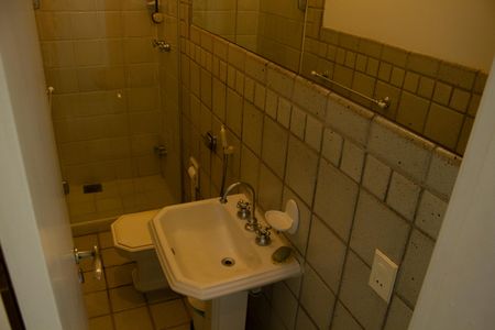 Apartamento à venda com 216m², 4 quartos e 1 vaga Apartamento à venda com 216m², 4 quartos e 1 vagaBanheiro de serviço