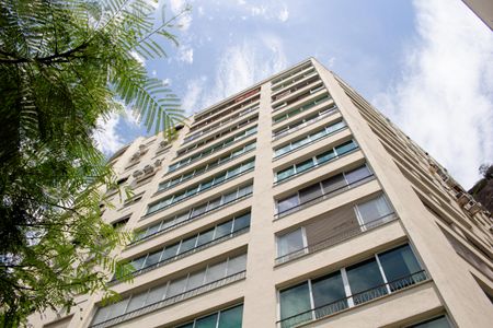 Apartamento à venda com 216m², 4 quartos e 1 vaga Apartamento à venda com 216m², 4 quartos e 1 vagaFachada