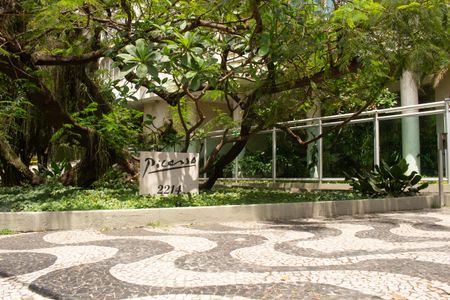 Apartamento à venda com 216m², 4 quartos e 1 vaga Apartamento à venda com 216m², 4 quartos e 1 vagaFachada