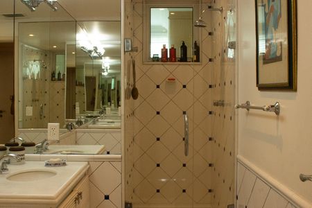 Apartamento à venda com 216m², 4 quartos e 1 vaga Apartamento à venda com 216m², 4 quartos e 1 vagaBanheiro do Quarto 2