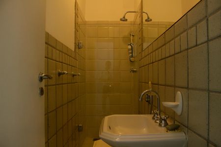 Apartamento à venda com 216m², 4 quartos e 1 vaga Apartamento à venda com 216m², 4 quartos e 1 vagaBanheiro de serviço