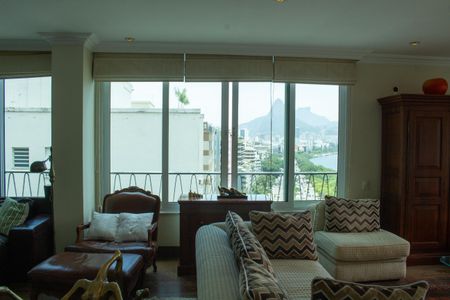 Apartamento à venda com 216m², 4 quartos e 1 vaga Apartamento à venda com 216m², 4 quartos e 1 vagaSala