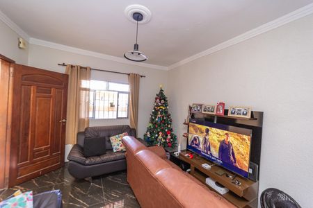 Casa à venda com 400m², 3 quartos e 3 vagas Casa à venda com 400m², 3 quartos e 3 vagasSala