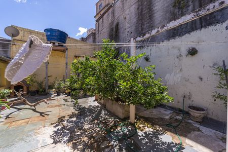 Casa à venda com 400m², 3 quartos e 3 vagas Casa à venda com 400m², 3 quartos e 3 vagasQuintal