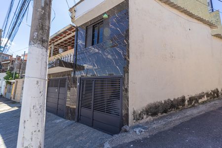 Casa à venda com 400m², 3 quartos e 3 vagas Casa à venda com 400m², 3 quartos e 3 vagasFachada