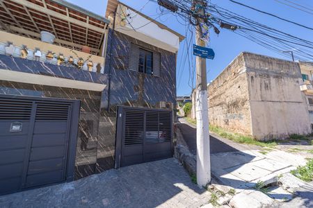 Casa à venda com 400m², 3 quartos e 3 vagas Casa à venda com 400m², 3 quartos e 3 vagasFachada