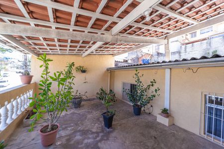 Casa à venda com 400m², 3 quartos e 3 vagas Casa à venda com 400m², 3 quartos e 3 vagasVaranda