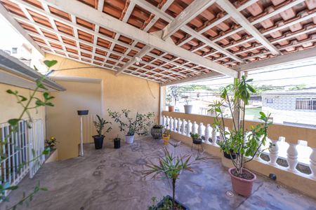 Casa à venda com 400m², 3 quartos e 3 vagas Casa à venda com 400m², 3 quartos e 3 vagasVaranda