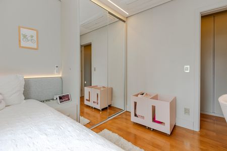 Apartamento à venda com 198m², 5 quartos e 3 vagasQuarto 2