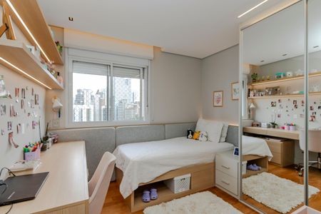 Apartamento à venda com 198m², 5 quartos e 3 vagasQuarto 2