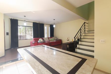 Sala  de casa para alugar com 4 quartos, 230m² em Vila Carrão, São Paulo