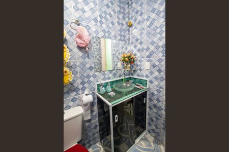 Casa para alugar com 80m², 2 quartos e 2 vagasBanheiro 