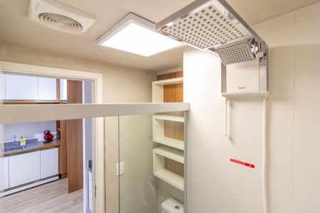 Banheiro de kitnet/studio à venda com 1 quarto, 29m² em Pinheiros, São Paulo