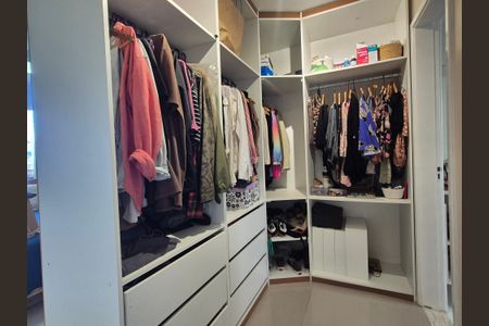 Apartamento à venda com 114m², 3 quartos e 2 vagas Apartamento à venda com 114m², 3 quartos e 2 vagasCloset