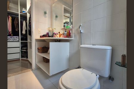 Apartamento à venda com 114m², 3 quartos e 2 vagas Apartamento à venda com 114m², 3 quartos e 2 vagasBanheiro suite