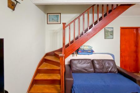 Casa à venda com 128m², 2 quartos e 2 vagasEscada