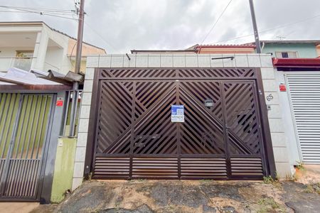 Casa à venda com 128m², 2 quartos e 2 vagasFachada + Plaquinha