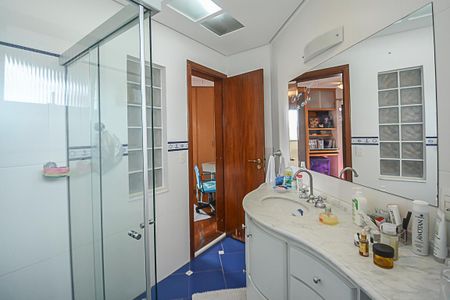 Apartamento à venda com 240m², 3 quartos e 4 vagasBanheiro da Suíte