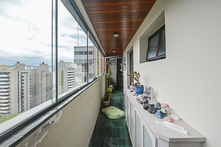 Apartamento à venda com 240m², 3 quartos e 4 vagasSacada do Quartos
