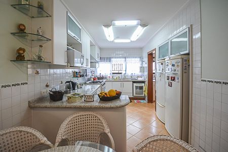 Apartamento à venda com 240m², 3 quartos e 4 vagasCozinha