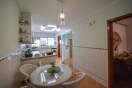 Apartamento à venda com 240m², 3 quartos e 4 vagasCozinha
