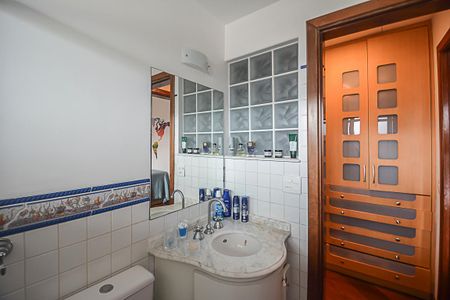 Apartamento à venda com 240m², 3 quartos e 4 vagasBanheiro da Suíte 2