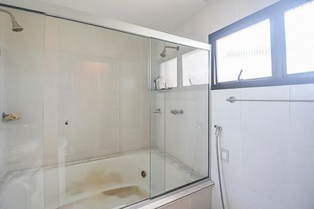 Apartamento à venda com 240m², 3 quartos e 4 vagasBanheiro da Suíte 3