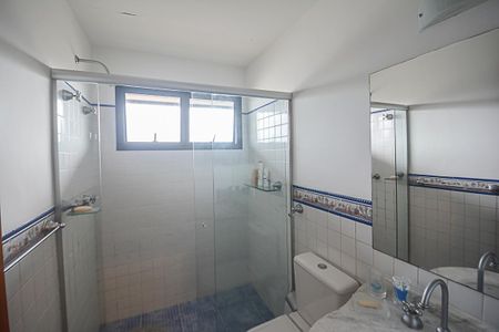 Apartamento à venda com 240m², 3 quartos e 4 vagasBanheiro da Suíte 2