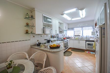 Apartamento à venda com 240m², 3 quartos e 4 vagasCozinha