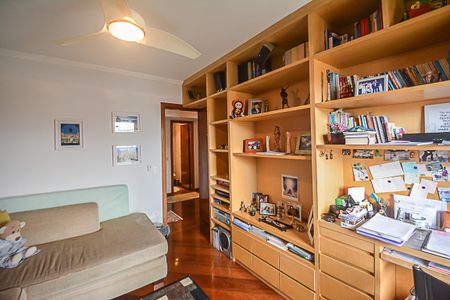 Apartamento à venda com 240m², 3 quartos e 4 vagasEscritório