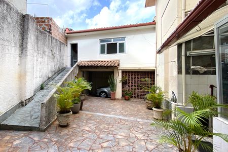 Casa à venda com 460m², 7 quartos e 3 vagas Casa à venda com 460m², 7 quartos e 3 vagasQuintal