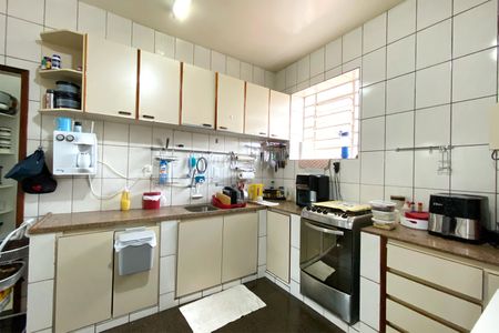 Casa à venda com 460m², 7 quartos e 3 vagas Casa à venda com 460m², 7 quartos e 3 vagasCasa 2